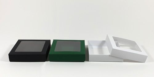 Коробки из картона с окошком